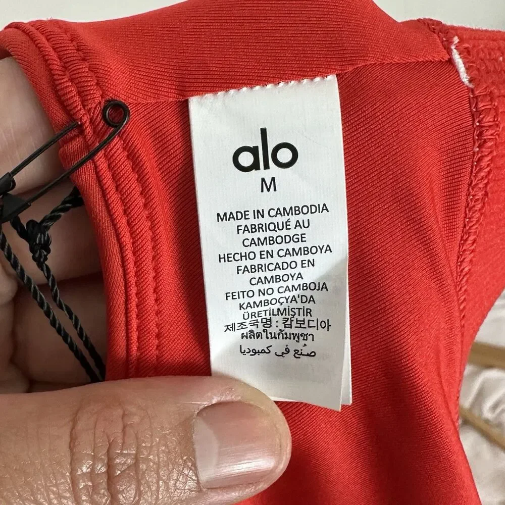 NWT Alo Yoga Airlift Alignment Bra Bright Red Size M W9824R Studio Yoga Pilates